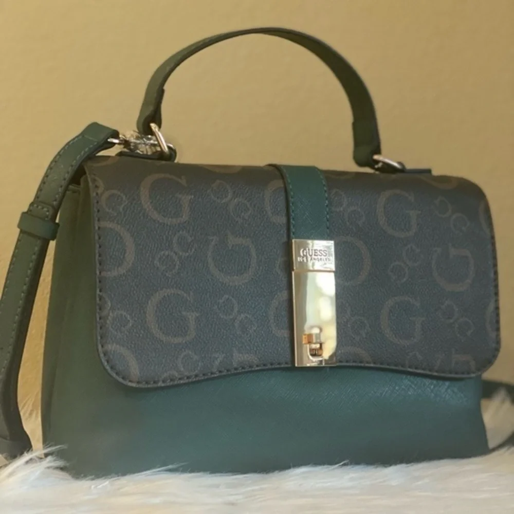 New Guess Elsie Logo Flap Crossbody bag & wallet